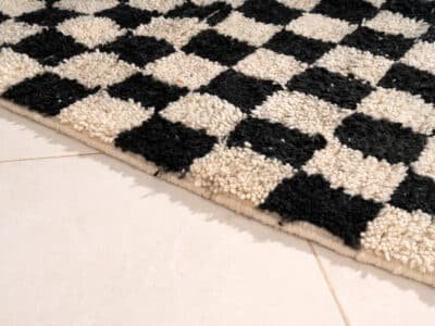 5x8 Checkered Rug - Image 7