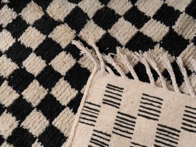 5x8 Checkered Rug - Image 9