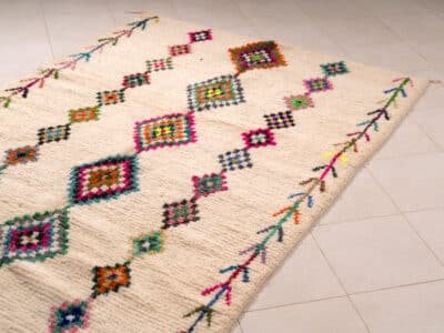 5x10 Large Rug White - Image 3
