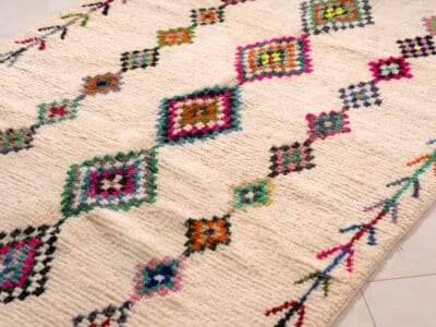 5x10 Large Rug White - Image 5