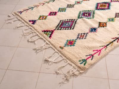 5x10 Large Rug White - Image 4